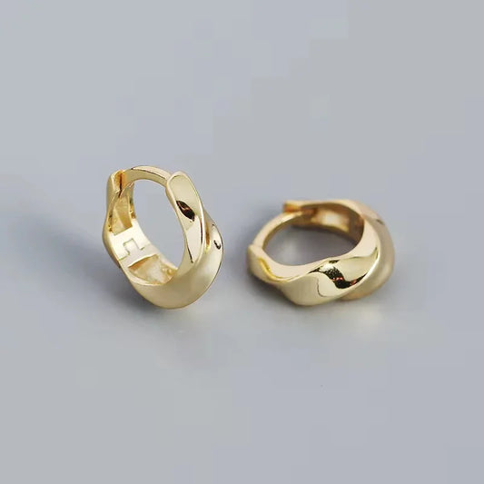 עגיל הילה - עגיל חישוק טוויסט קטן מכסף 925 - M.Bren