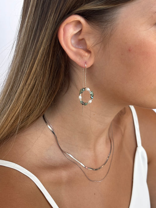 עגיל בלה ורוד - עגיל תלוי עם תליון עגול מחרוזי זכוכית ופנינים