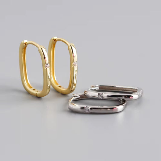 עגיל סידני - עגיל חישוק מלבני כסף 925 עם זירקון