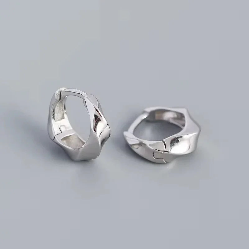 עגיל הילה - עגיל חישוק טוויסט קטן מכסף 925 - M.Bren