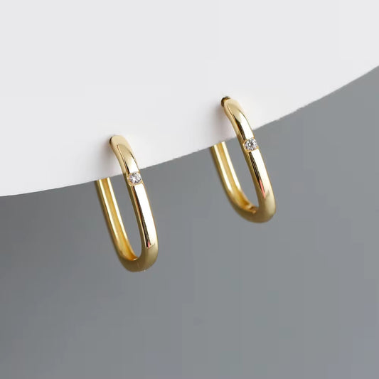 עגיל סידני - עגיל חישוק מלבני כסף 925 עם זירקון