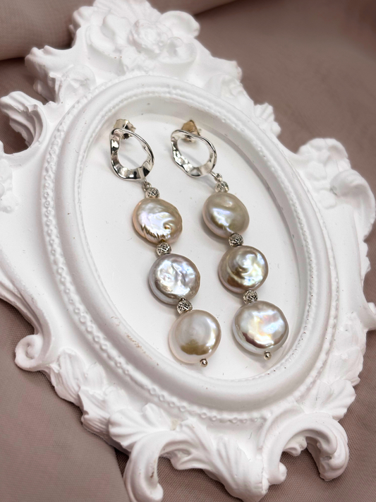 עגיל לוריין - עגיל כסף 925/ציפוי זהב ופנינים עגולות