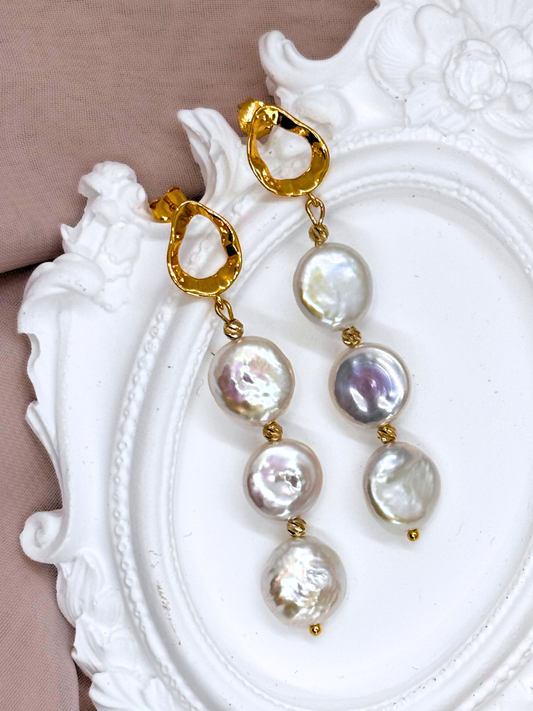 עגיל לוריין - עגיל כסף 925/ציפוי זהב ופנינים עגולות