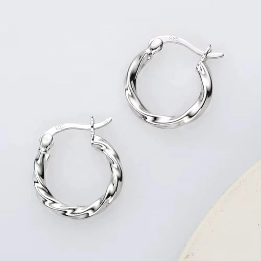 עגיל חישוק טוויסט - כסף 925 - M.Bren