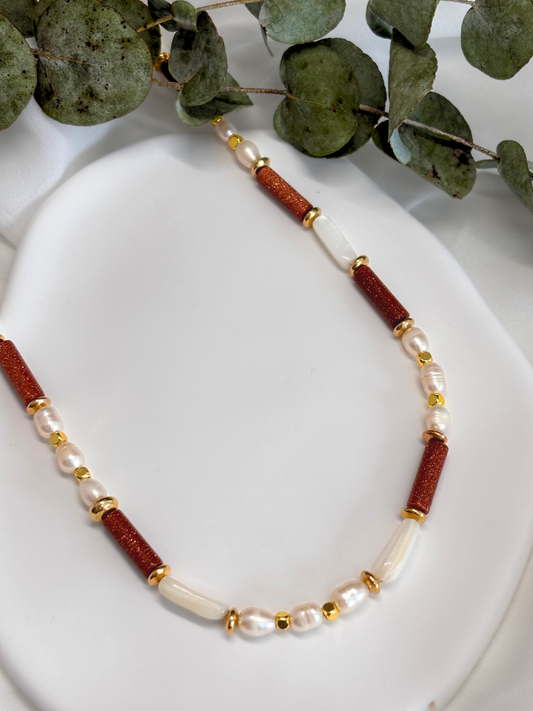 שרשרת הלנה - שרשרת אבנים טבעיות גולדסטון ופנינים