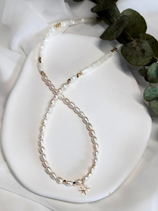 שרשרת מלודי - שרשרת פנינים וחרוזי צדף אם הפנינה עם תליון כוכב וזרקון - M.Bren