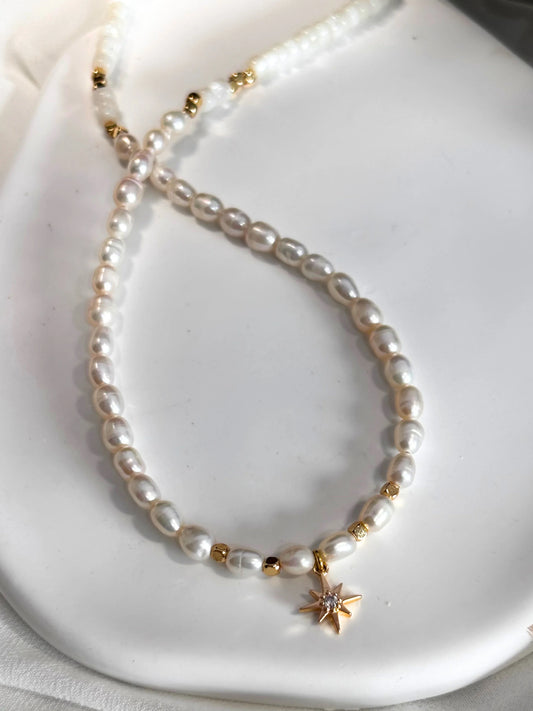 שרשרת מלודי - שרשרת פנינים וחרוזי צדף אם הפנינה עם תליון כוכב וזרקון - M.Bren