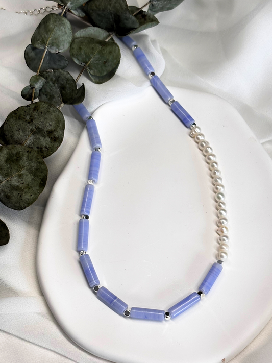 שרשרת בלו סקיי - שרשרת א-סימטרית עם אבנים טבעיות ופנינים