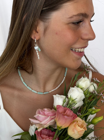 עגיל ידני עם לב פנינה וחרוזים בצבעים עדינים, עיצוב ייחודי ואופנתי