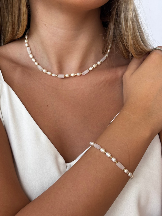 סט דיאנה - שרשרת וצמיד עבודת יד מאבנים טבעיות רוז קוורץ ופנינים - M.Bren