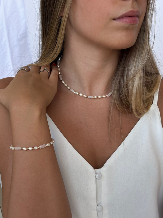 סט דיאנה - שרשרת וצמיד עבודת יד מאבנים טבעיות רוז קוורץ ופנינים - M.Bren