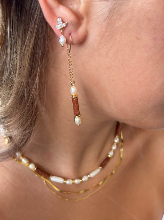 עגיל הלנה - עגיל תלוי אבן גולדסטון טבעית ופנינים - M.Bren