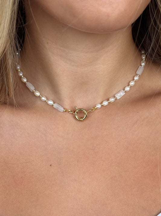 שרשרת דיאנה - שרשרת אבנים טבעיות רוז קוורץ ופנינים