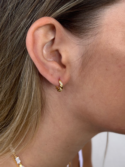 עגיל מיילי - עגיל חישוק מכסף 925 עם טוויסט זרקונים - M.Bren