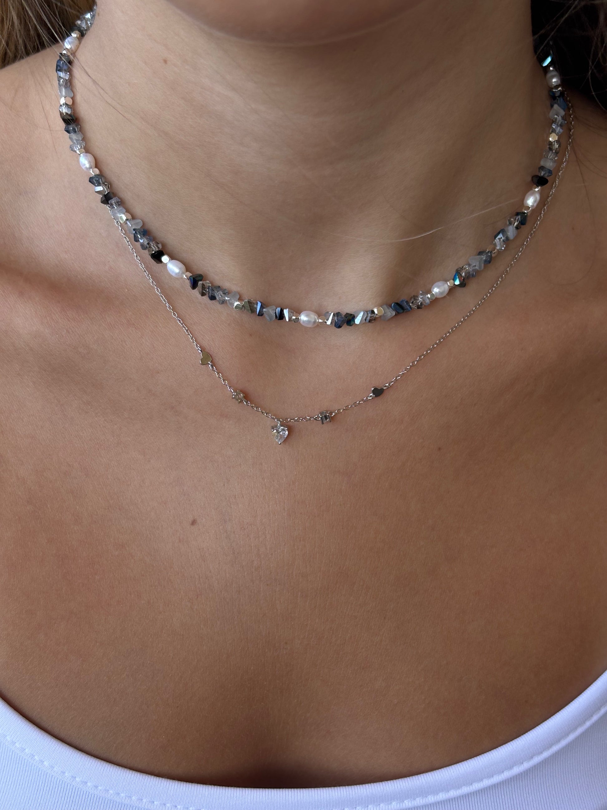 שרשראות כסף עם חרוזים ופנינים בשילוב עיצוב עדין לנשים