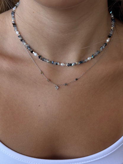 שרשראות כסף עם חרוזים ופנינים בשילוב עיצוב עדין לנשים
