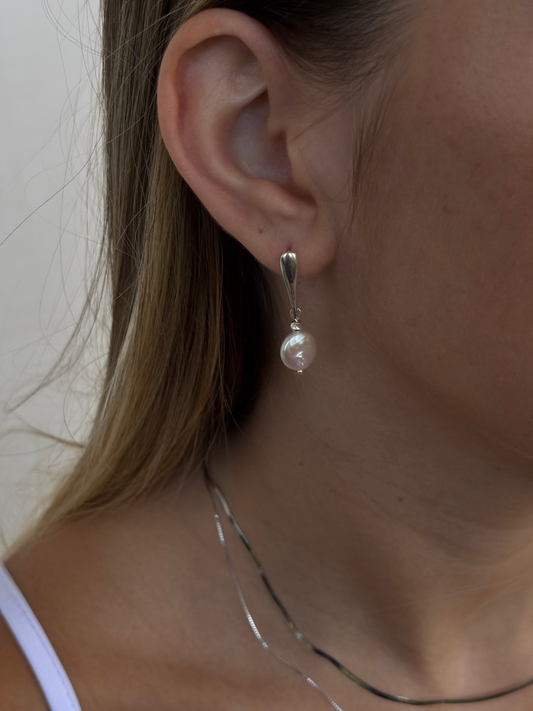 עגיל רוני - עגיל תלוי מכסף 925 עם פנינה עגולה - M.Bren