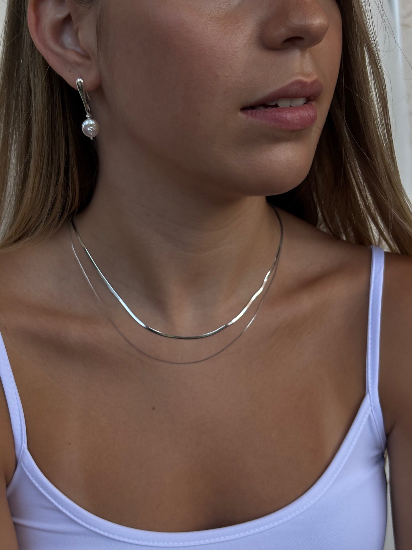 עגיל רוני - עגיל תלוי מכסף 925 עם פנינה עגולה - M.Bren