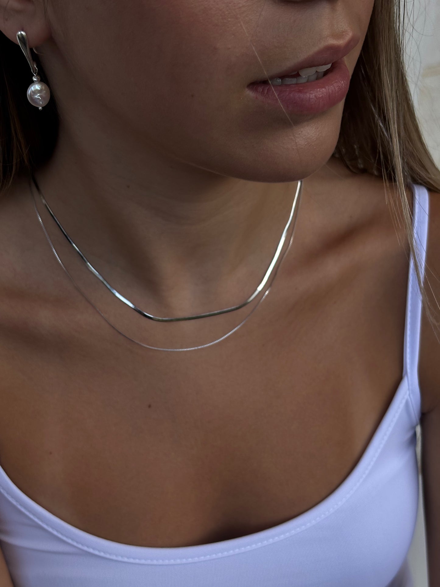 עגיל רוני - עגיל תלוי מכסף 925 עם פנינה עגולה - M.Bren