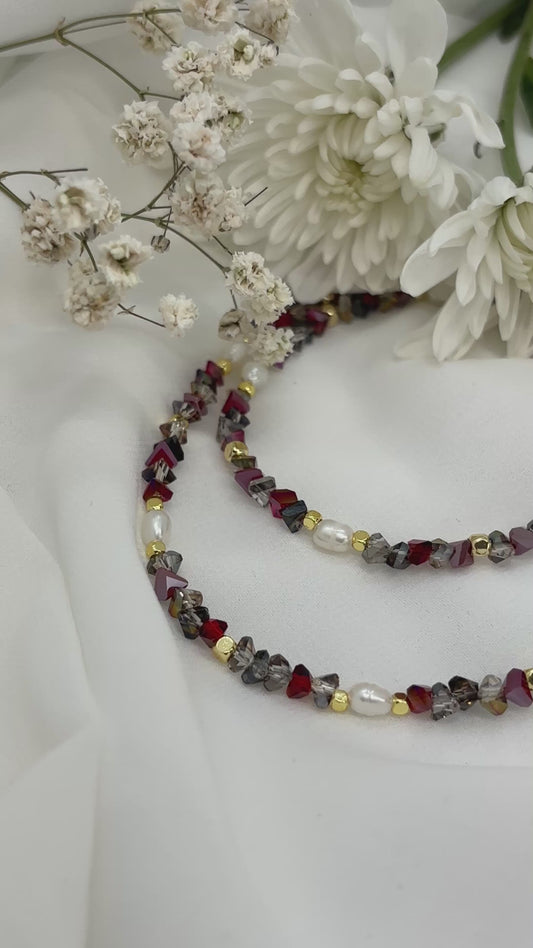 שרשרת אליסה - שרשרת חרוזי זכוכית ופניני מים מתוקים - אדום